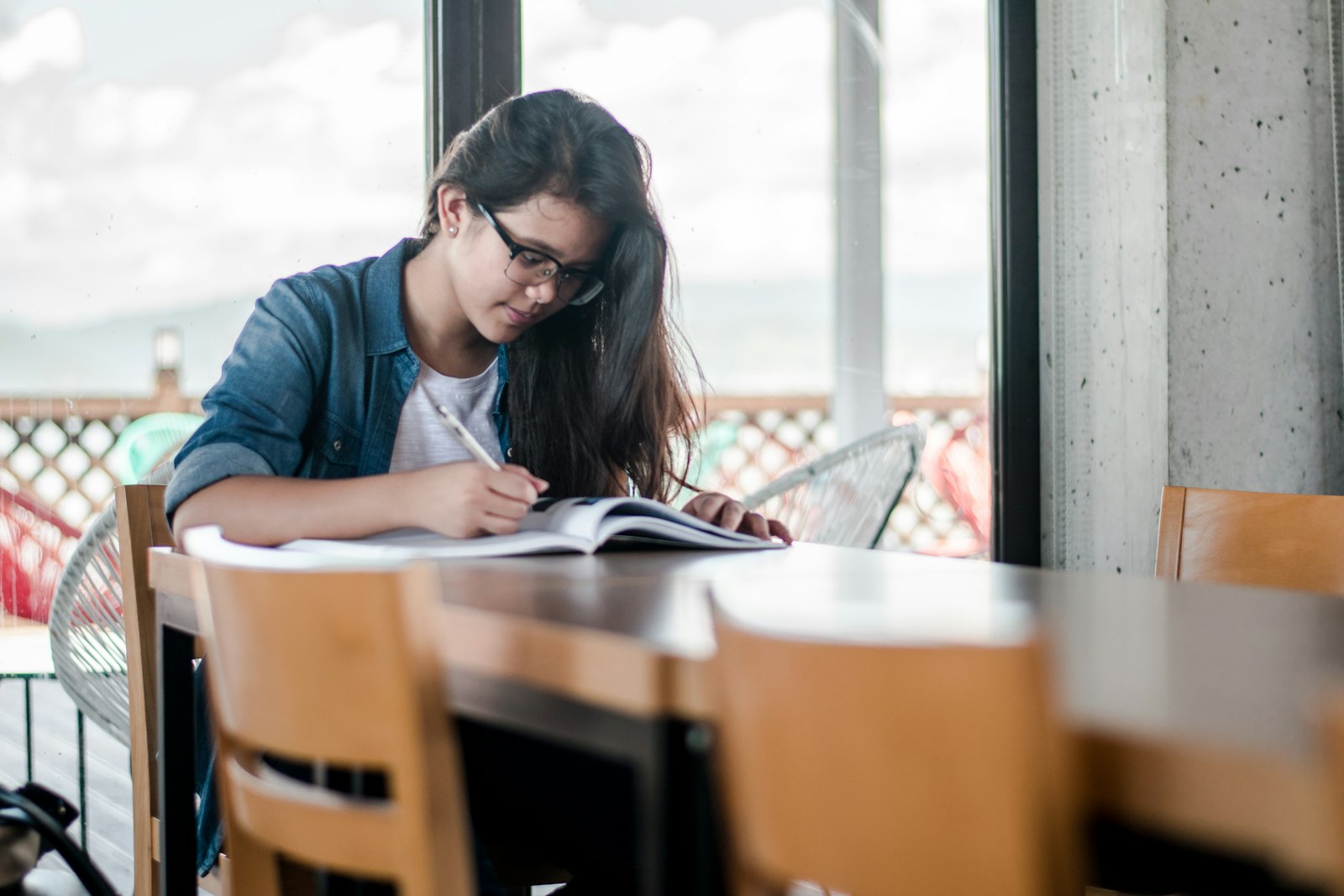 Konzentriertes Lernen mit Büchern